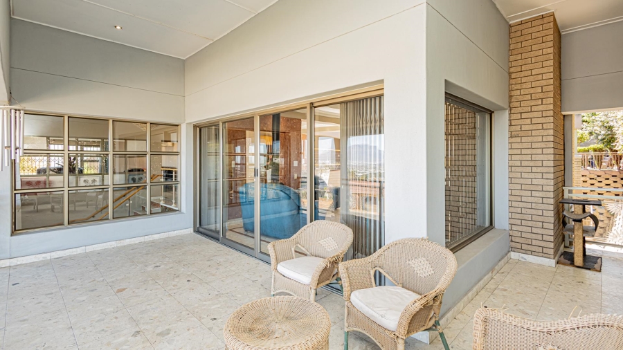 7 Bedroom Property for Sale in Plattekloof Western Cape